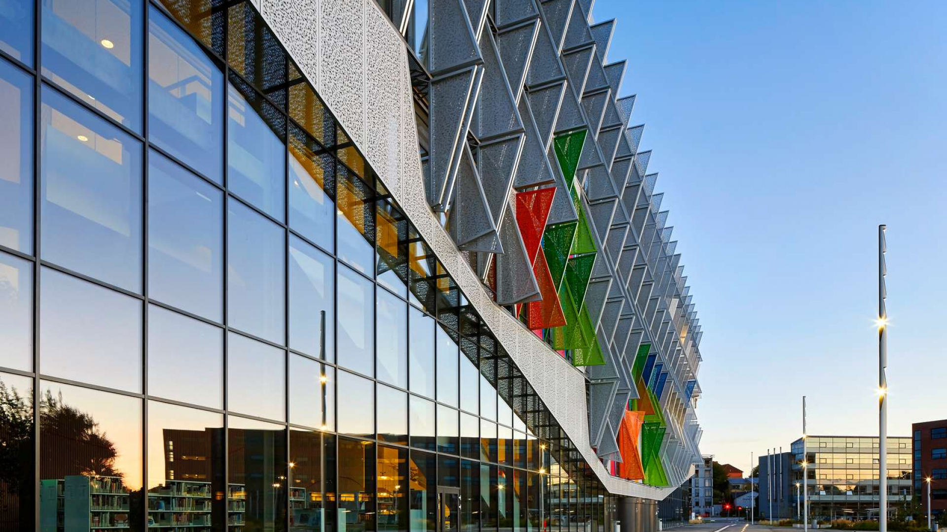 Yevropadagi nufuzli universitetlardan biri — Southern Denmark tomonidan magistratura bosqichida oʻqish uchun toʻliq qoplanuvchi grant va 3000 Daniya kroni miqdorida oylik stipendiya
