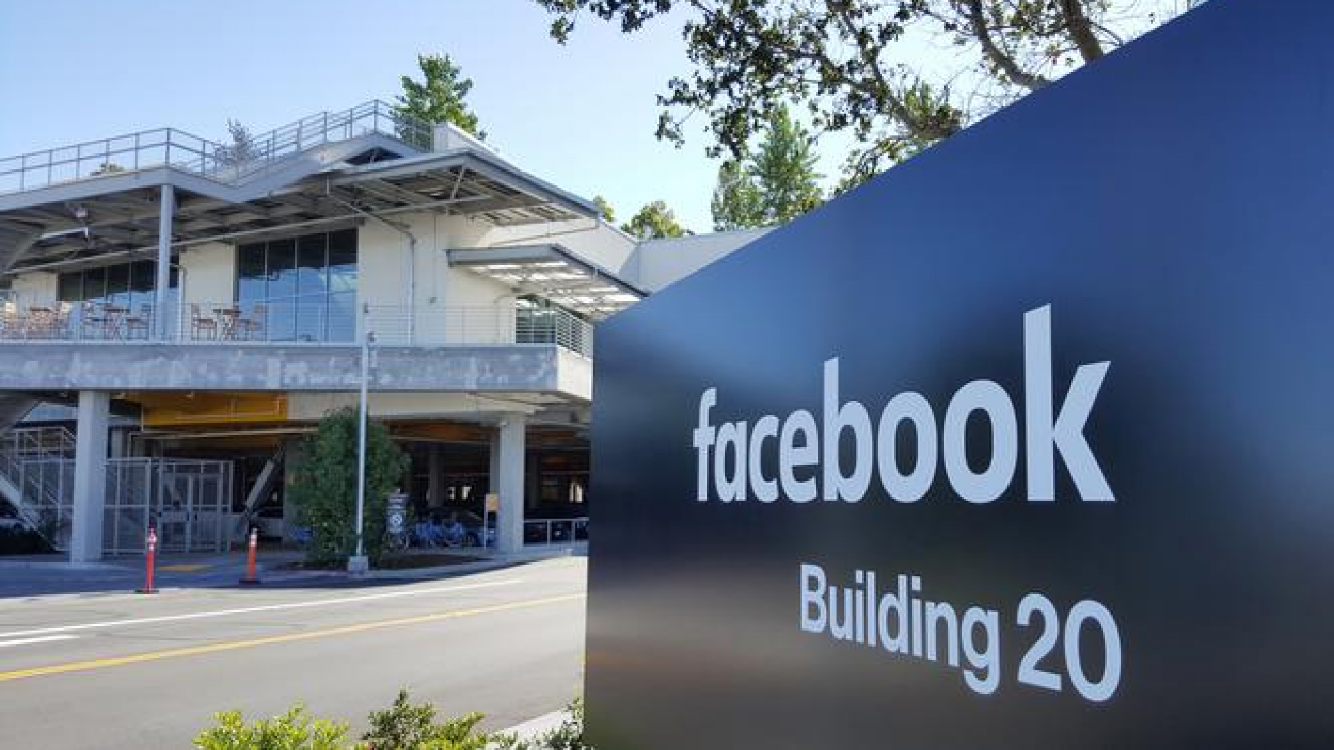 Facebook kompaniyasidan axborot texnologiyalari (IT)ning zamonaviy yo'nalishlarida tadqiqotlar olib borayotgan doktorantlar uchun to'liq moliyalashtiriluvchi tadqiqot-amaliyot dasturi