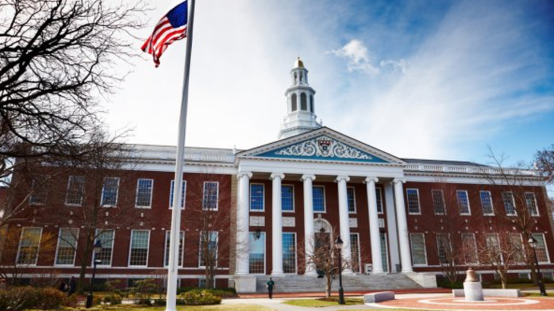 PhD darajasini olgan yoki davom ettirayotgan olimlar uchun Garvard universitetidan to‘la moliyalashtirilgan 2 yillik Academy Scholars dasturi; stipendiya miqdori - $70,000.