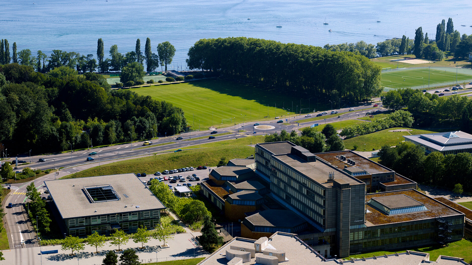 Shveysariyaning Lozanna universiteti (UNIL)dan magistraturada oʻqish uchun grant; oylik stipendiya: $1,824