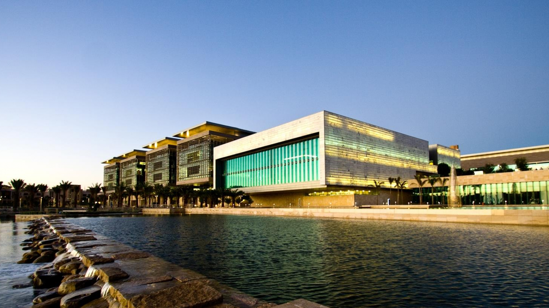 Saudia Arabistonining Qirol Abdulloh nomidagi fan va texnologiya universitetida magistratura va PhD bosqichini oʻqish uchun toʻliq moliyalashtiriladigan KAUST Fellowship grant dasturi