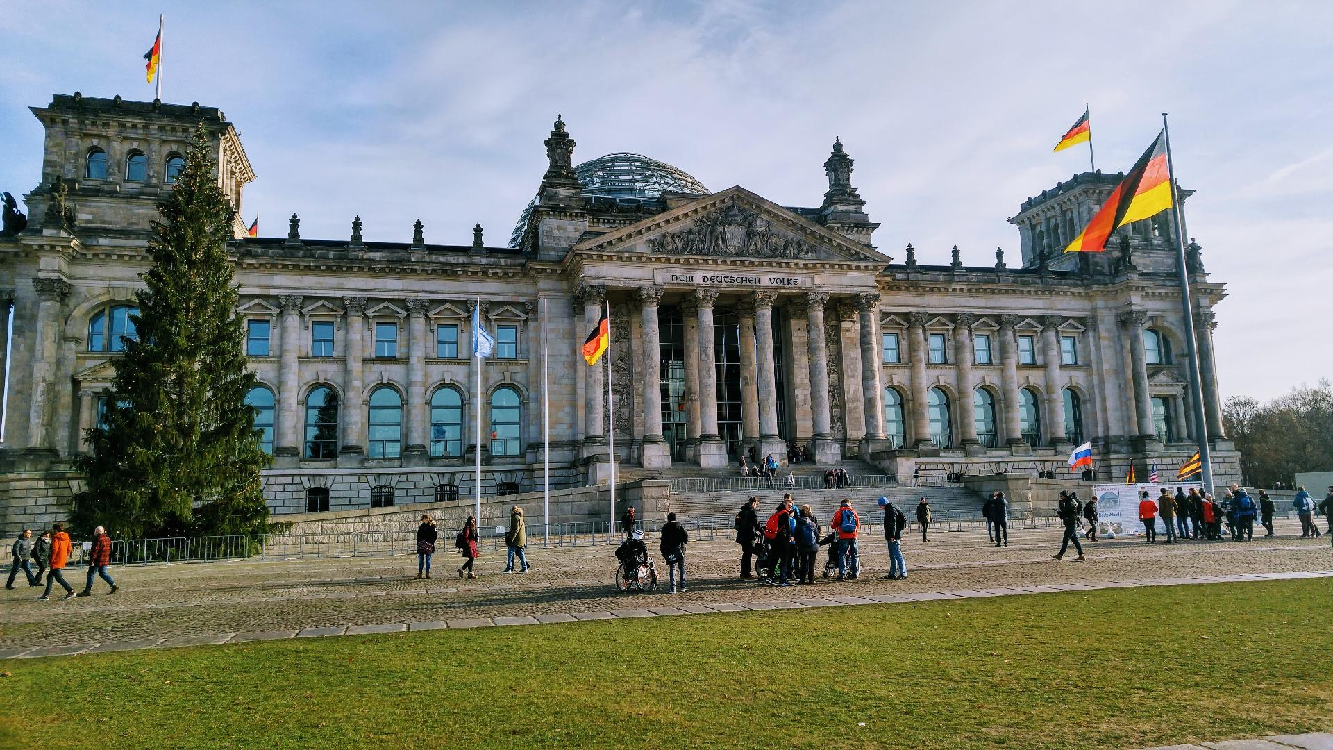 Barcha bosqich talablari uchun Germaniyada bir semestr to'la moliyalashtirilgan holda o'qish imkonini beruvchi International Excellence Program almashinuv dasturi