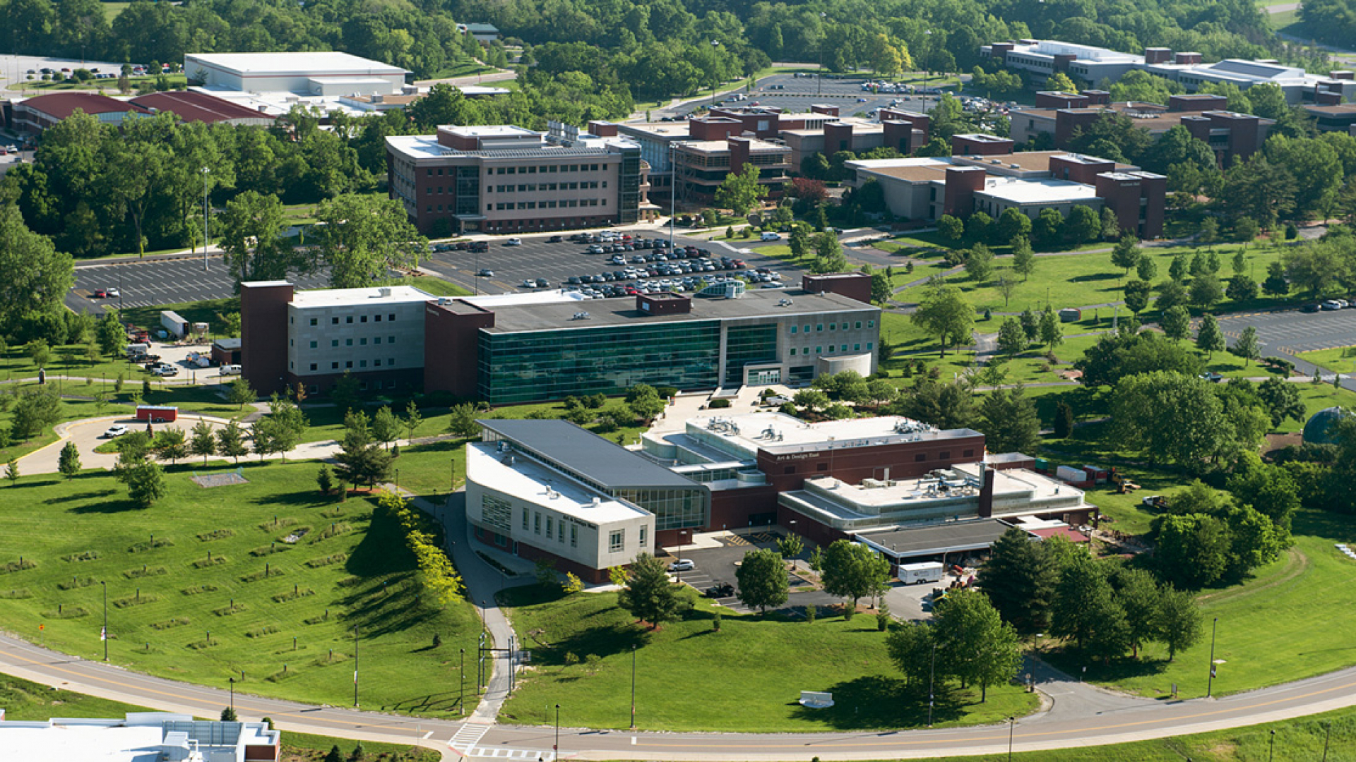 Amerikaning Southern Illinois University Edwardsville oliygohida bakalavr bosqichida bepul o'qish hamda turar joy xarajatlarini qoplovchi Meridian Scholarship dasturi