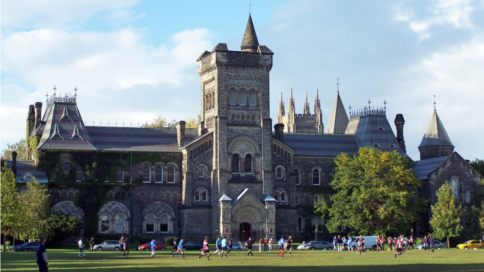Bakalavr bosqichini Kanadaning 1-raqamli universitetida oʻqish uchun xarajatlari toʻliq qoplanadigan Lester B.Pearson International Scholarship Program dasturi