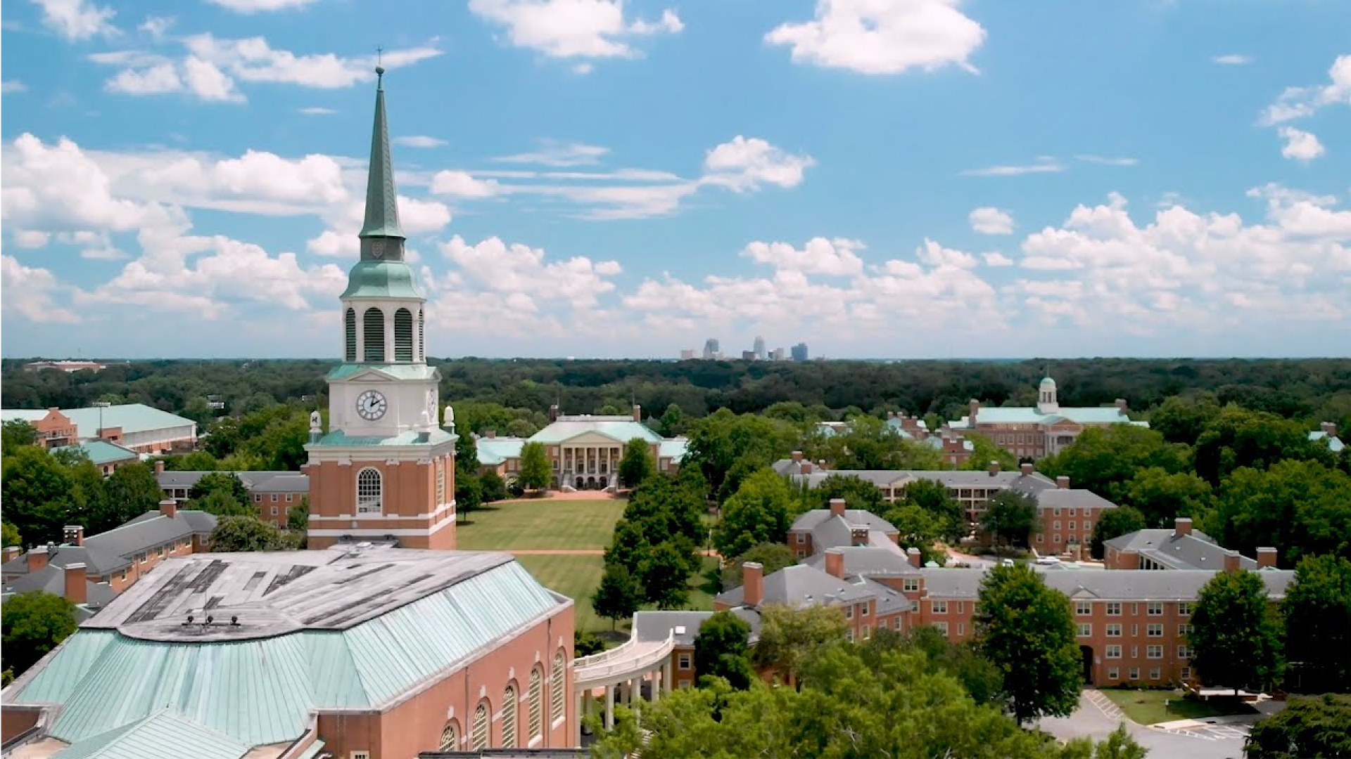 AQShning Wake Forest universitetida bakalavr bosqichini bepul oʻqish imkoniyatini beruvchi The Guy T. Carswell Scholarship grant dasturi