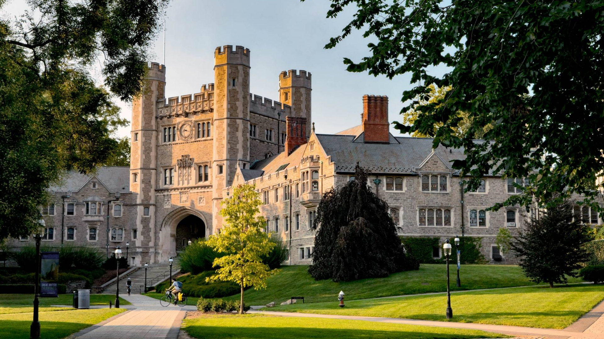 Dunyoning 6-raqamli Princeton universitetida bakalavr bosqichida oʻqish uchun Princetonʼs Financial Aid Program grant dasturi