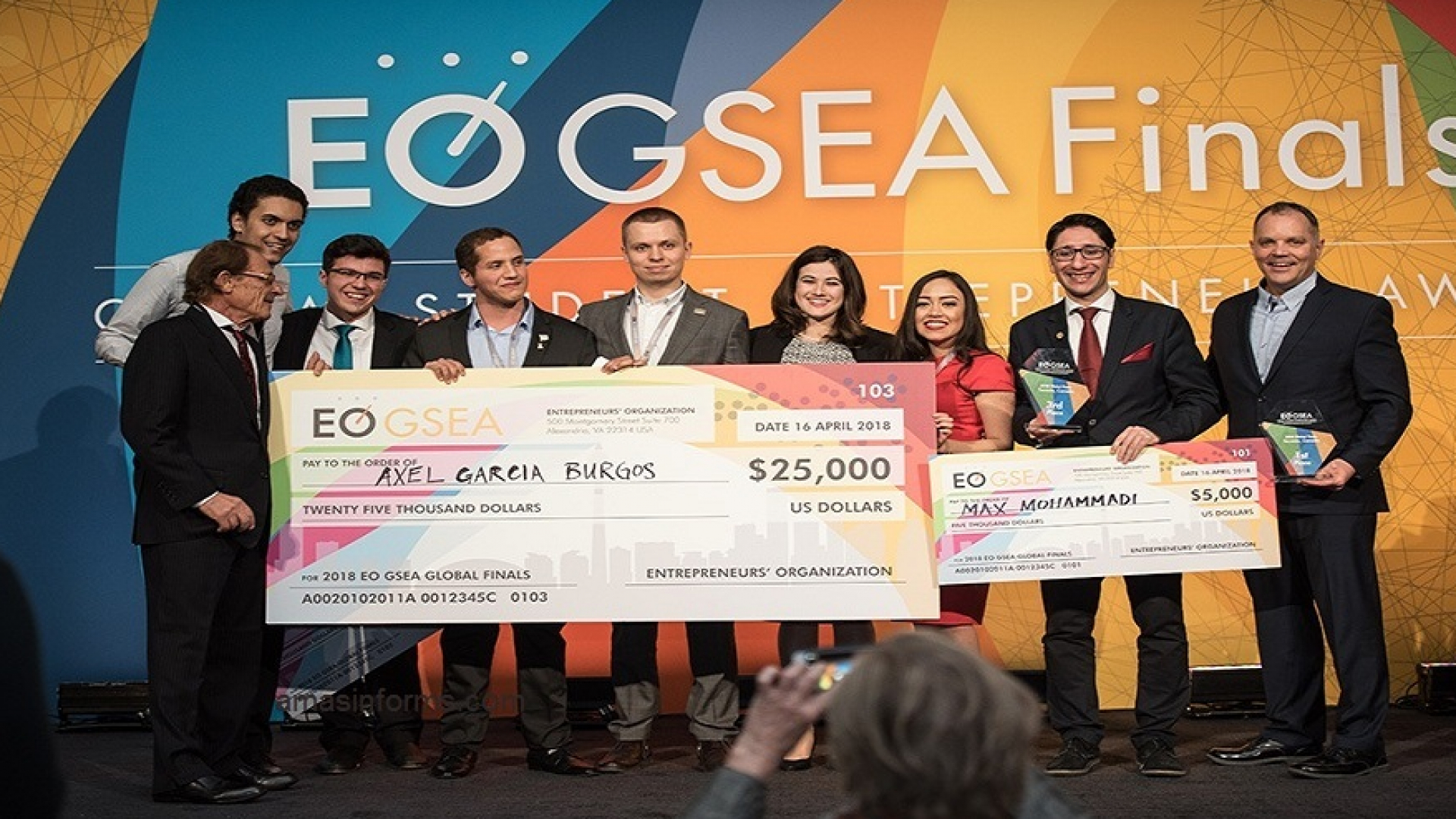 Oʻz biznesiga ega boʻlgan talabalar uchun umumiy mukofot jamgʻarmasi $100,000 boʻlgan Global Student Entrepreneurs Awards tanlovi