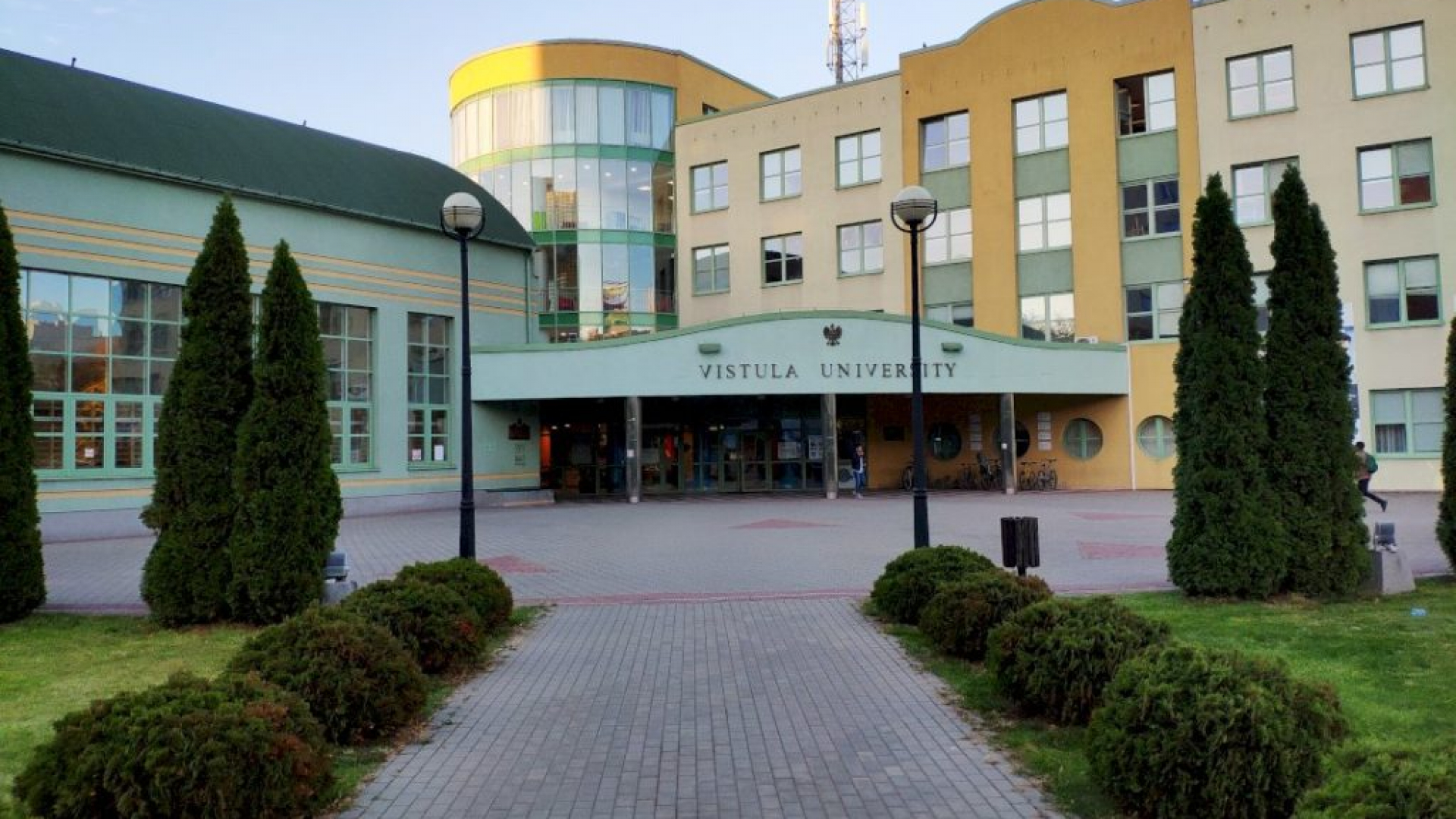 Polshadagi Vistula Universitetida bakalavriat va magistratura bosqichini oʻqish uchun 100% lik Vistula Merit Scholarship grant dasturi