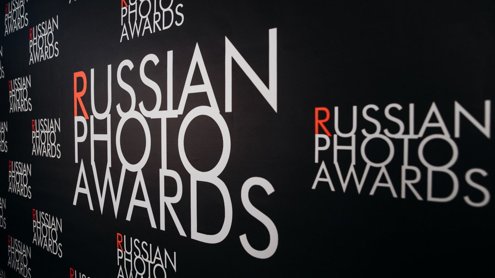 Rossiyaning TASS axborot agentligi tomonidan professional fotomuxbirlar uchun “News Photo Awards” ikkinchi xalqaro fotosuratlar tanlovi. Gran-pri uchun - $10000