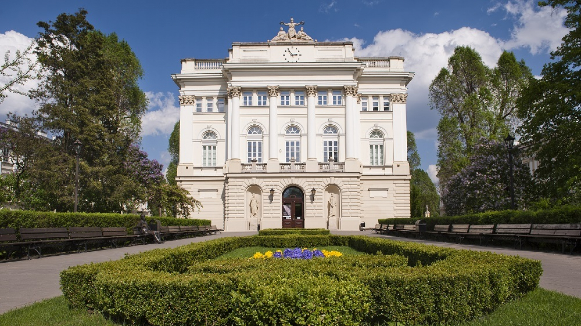 Shvetsiyada magistratura bosqichini menejment yo'nalishida bepul davom ettirishni istagan talabalar uchun Sodenburg Scholarship grant dasturi