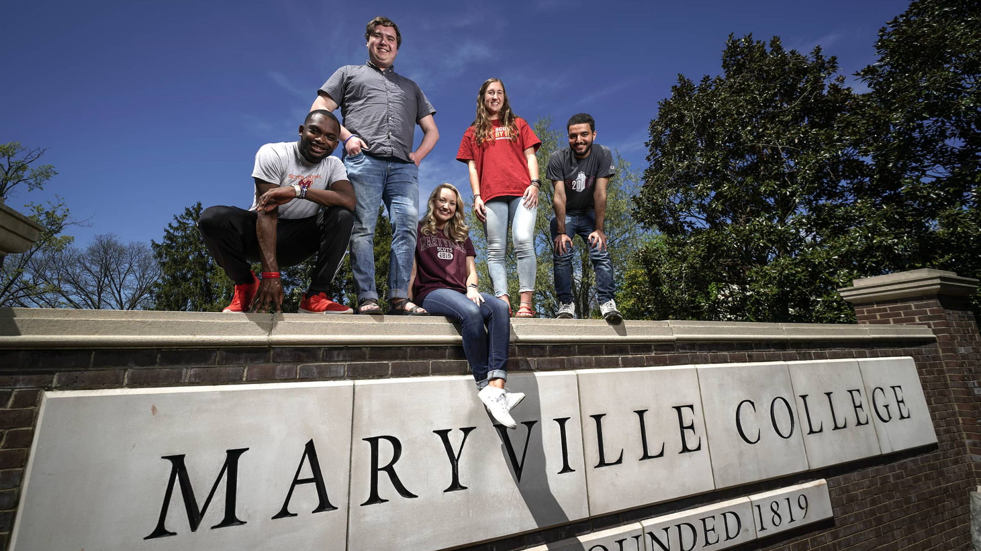 AQShning Maryville College oliygohida to'liq bepul o'qish imkoniyatini taqdim etuvchi International Diversity Scholarship grant dasturi