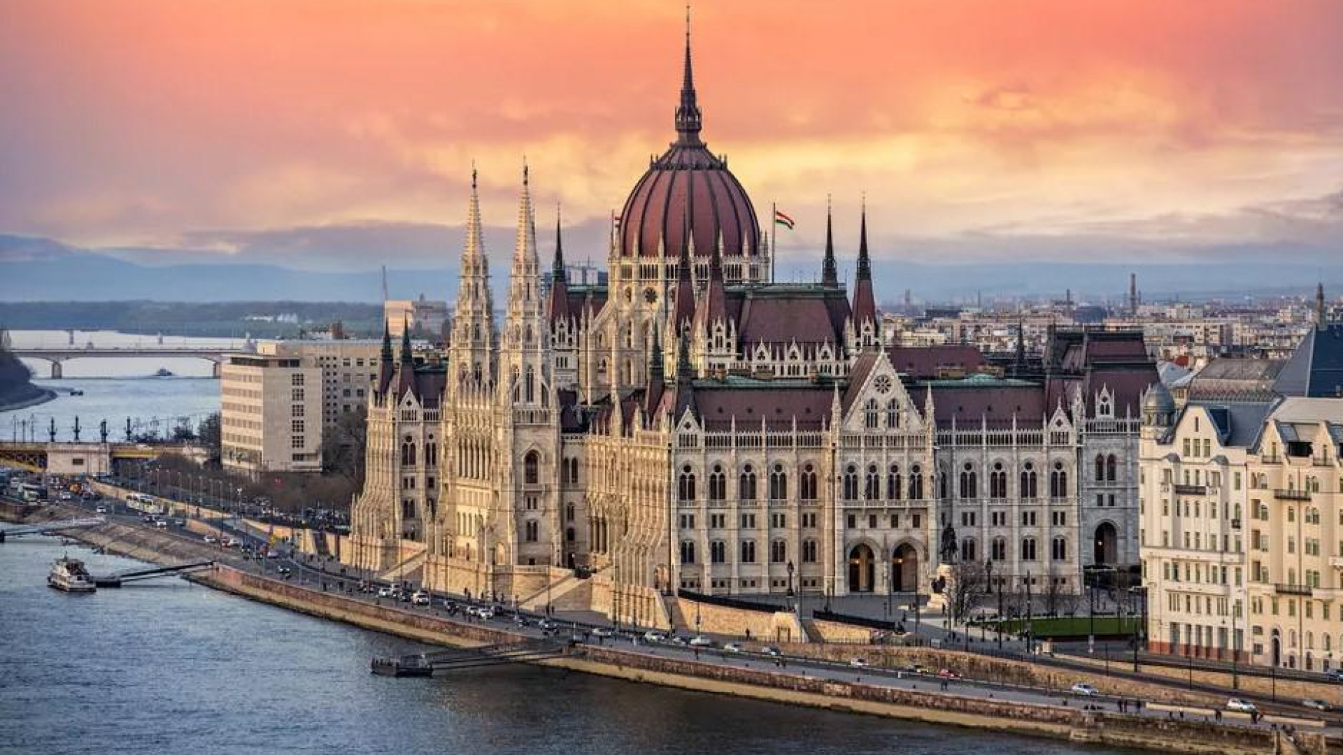 Bakalavr, magistratura va doktoranturani istalgan yo'nalishda to'la moliyalashtirilgan holda o'qish uchun dunyoning nufuzli stipendiylaridan biri - Stipendium Hungarium Scholarship dasturi