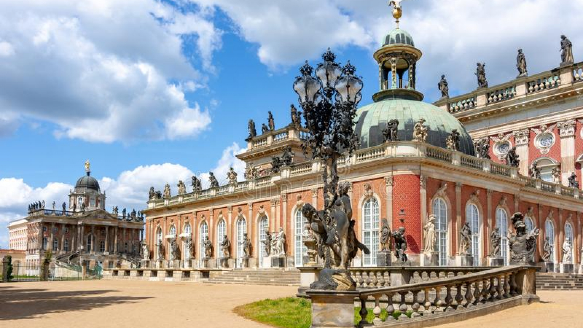 Berlin va Potsdamdagi universitetlardan birida bakalavriat va magistratura bosqichini toʻliq moliyalashtirilgan holda oʻqish uchun BW Berlin Scholarship dasturi