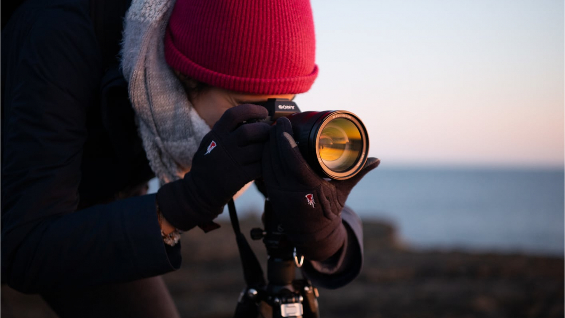 Barcha professional va havaskor fotograflar uchun xalqaro Global Campus Visual Contest tanlovi. Gʻolibga Bangladeshdagi fotograflar seminariga yoʻllanma beriladi