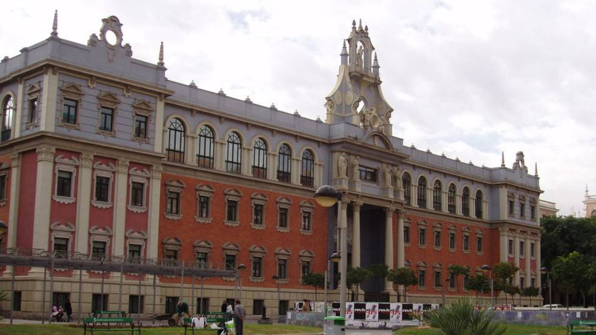 Tibbiyot yoʻnalishida magistratura bosqichini Yevropaning eng nufuzli universitetlarida davom ettirishni xohlaganlar uchun to'liq moliyalashtiriluvchi Europubhealth Erasmus Mundus Joint Master Degree  dasturi