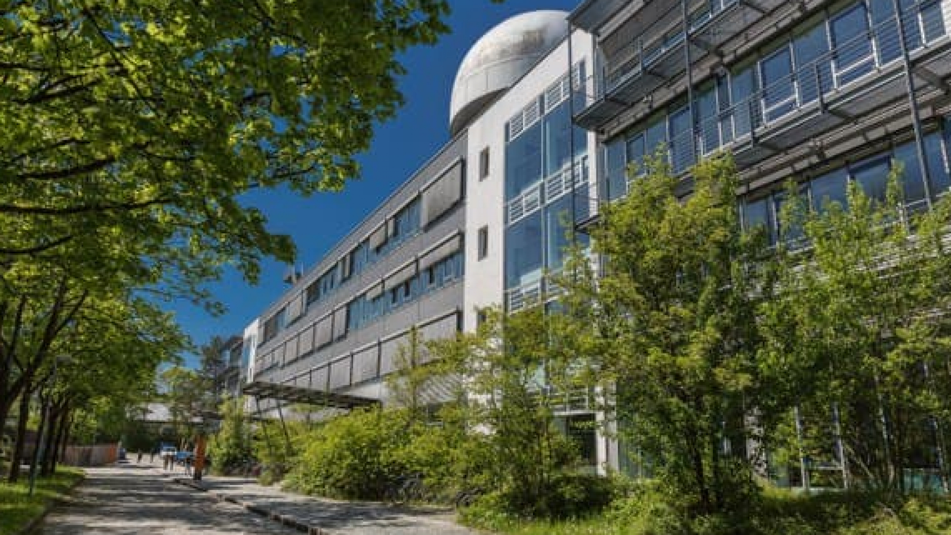 Germaniyaning Toshkentdagi elchixonasi tomonidan Germaniyada tadqiqot olib borish uchun oyiga €2000 stipendiya to'lanuvchi Manfred Wörner Scholarship dasturi