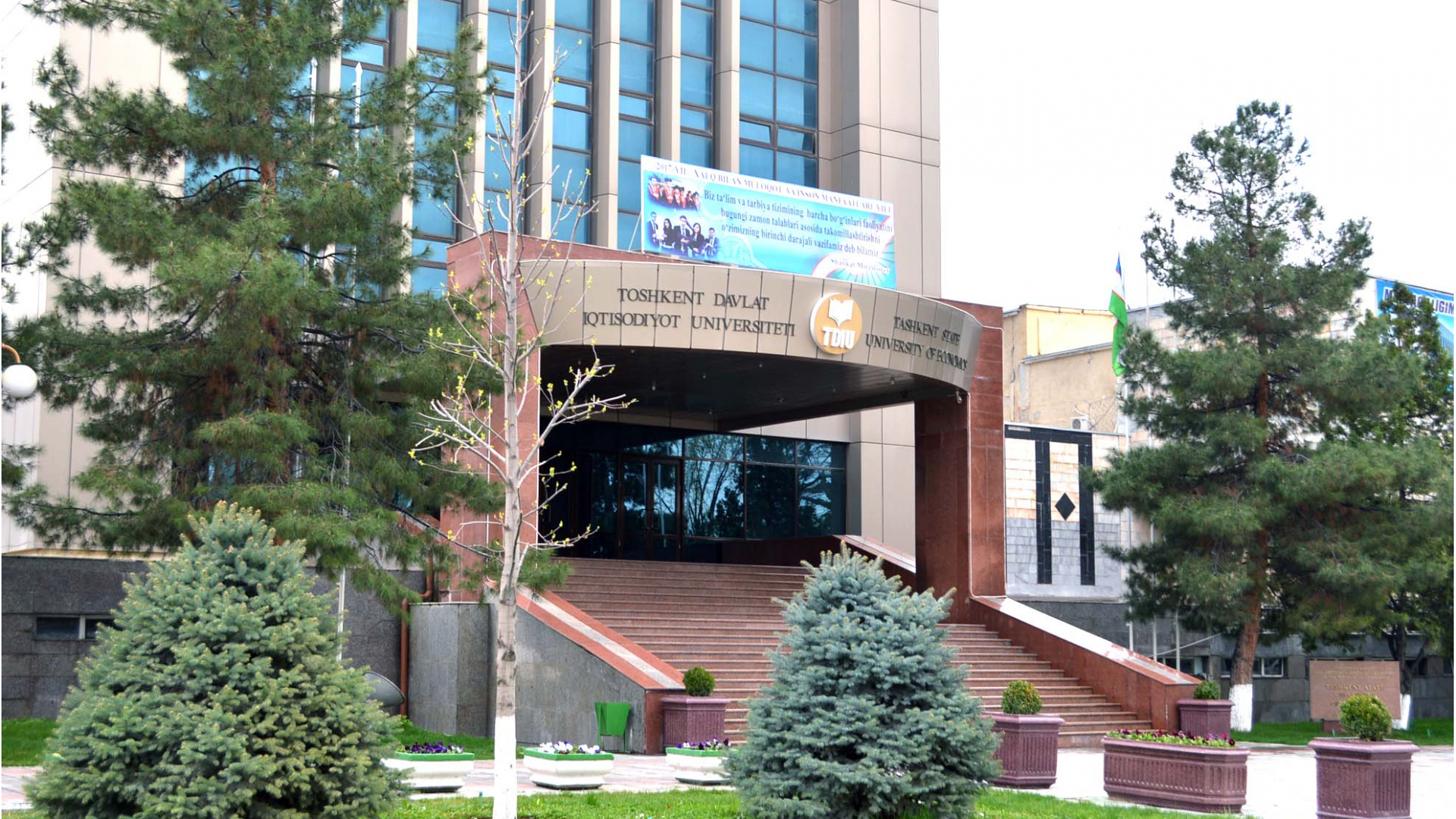 Barcha oliy taʼlim muassasalari talabalari uchun Toshkent davlat iqtisodiyoti universiteti tomonidan Iqtisodiyot boʻyicha respublika fan olimpiadasi. Bosh mukofot -5 million so'm