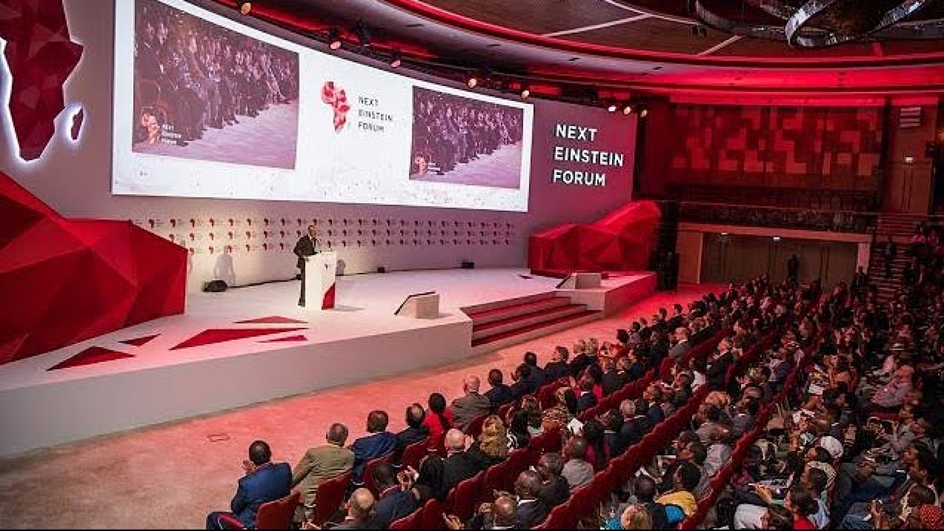 The Einstein Fellowship — Germaniyada yosh tadqiqotchilar uchun toʻliq moliyalashtiriladigan amaliyot dasturi. Stipendiya miqdori: €10,000