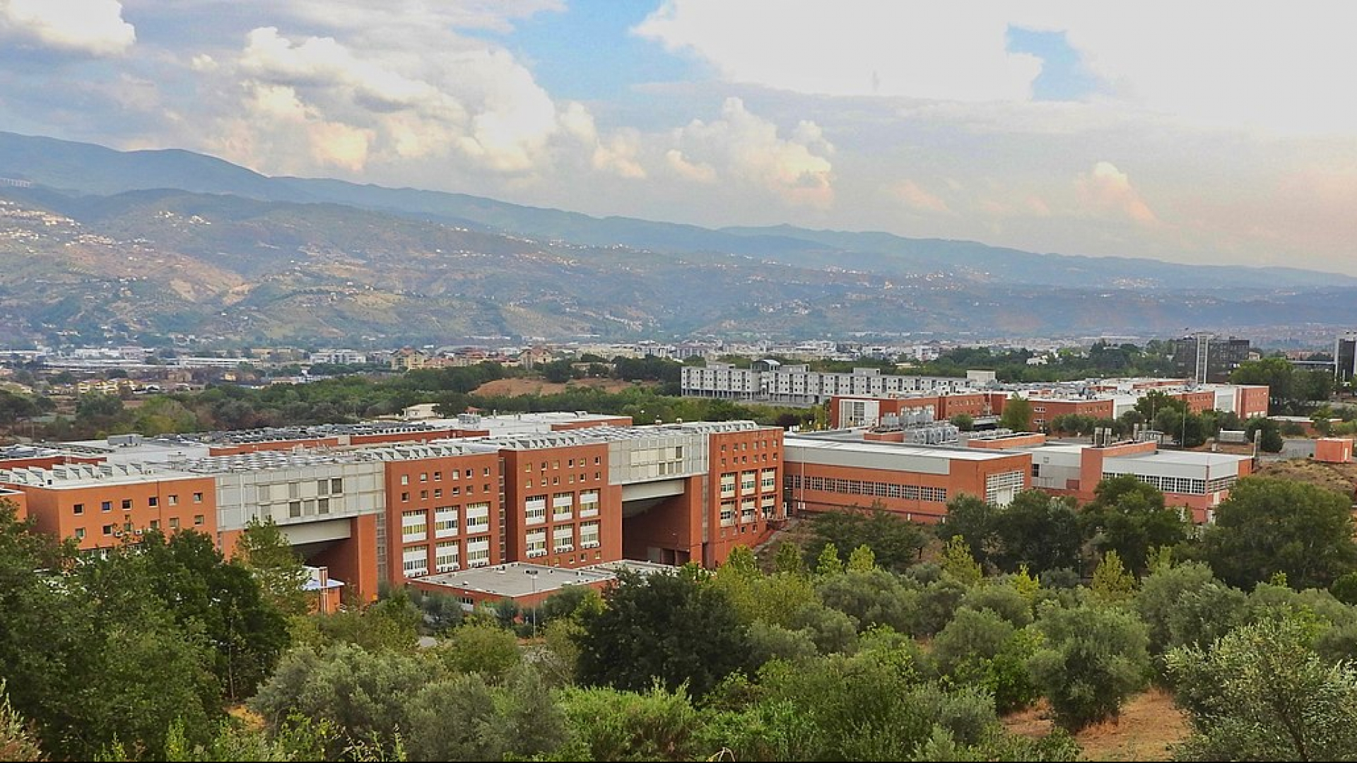 Italiyaning Kalabriya universitetida magistratura darajasini grant asosida oʻqish imkoniyati