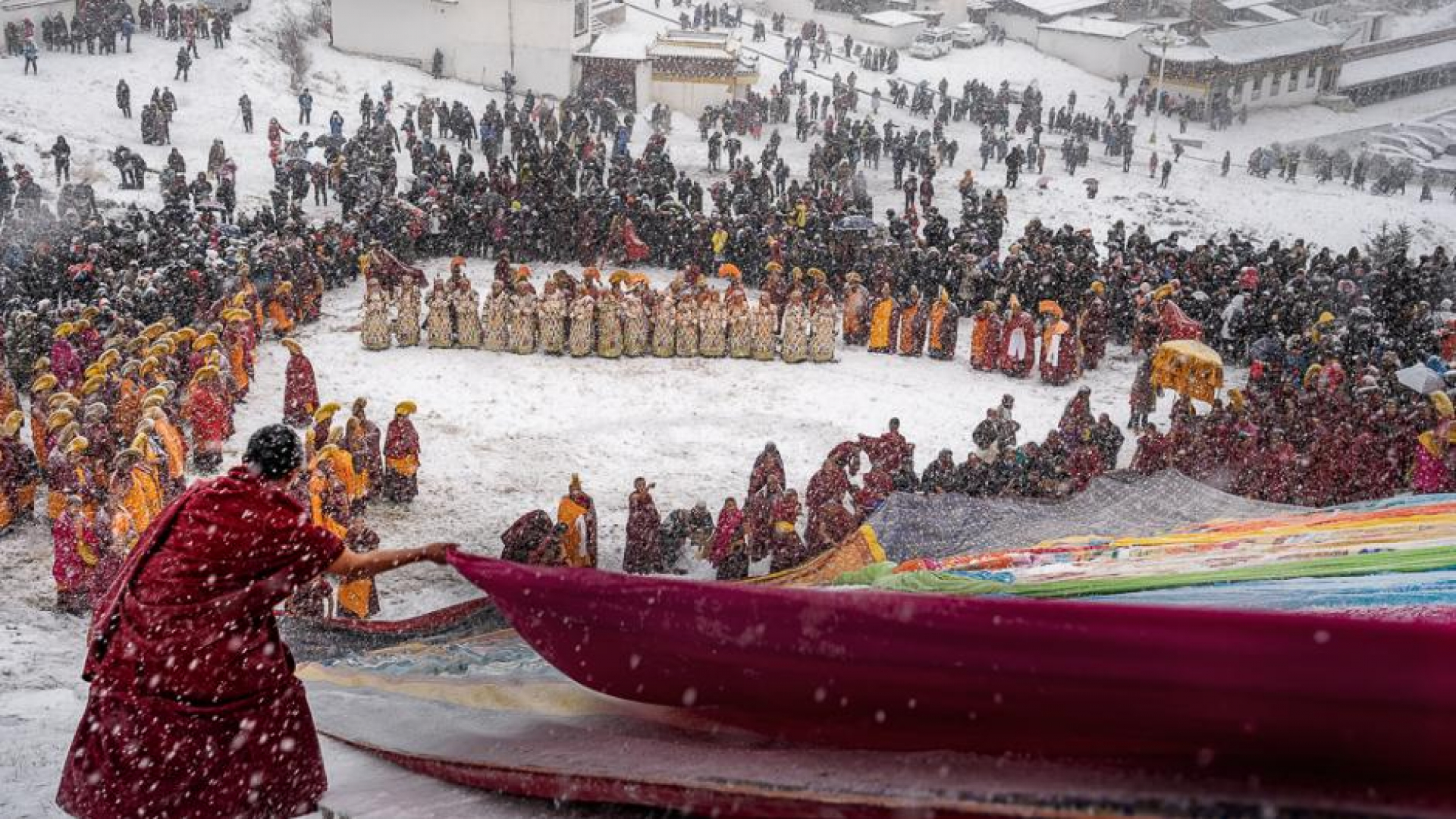 Yoshidan qatʼi nazar barcha professional va havaskor fotograflar uchun The 2025 Banff Mountain Photo Essay Competition tanlovi. Bosh mukofot — $3000 CDN