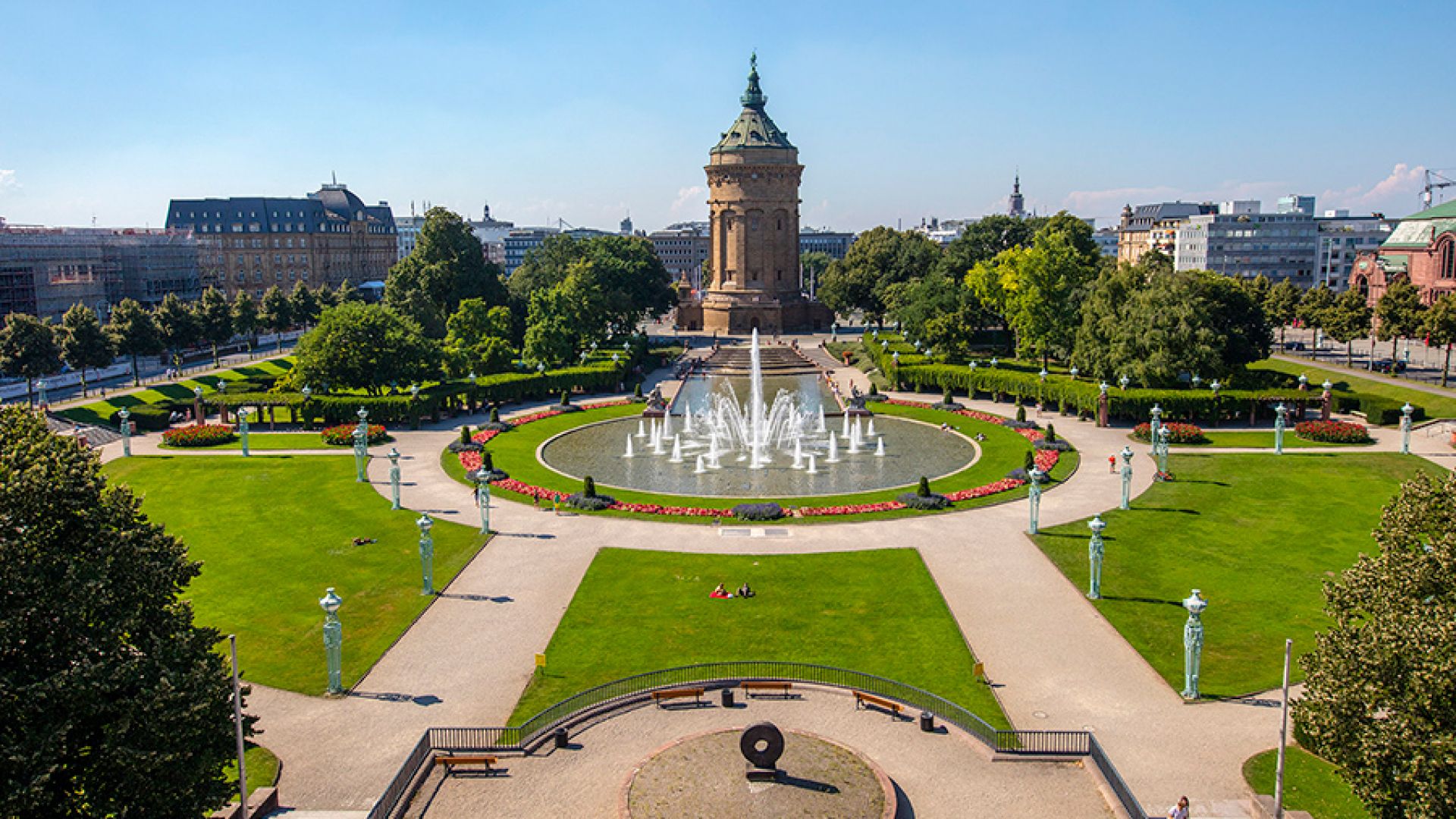 THE reytinggiga ko'ra, dunyoda 146-o'rinda turuvchi Mannheim universitetida magistratura bosqichini oʻqish uchun Deutschland Scholarship dasturi. Oyiga 300 yevro stipendiya beriladi