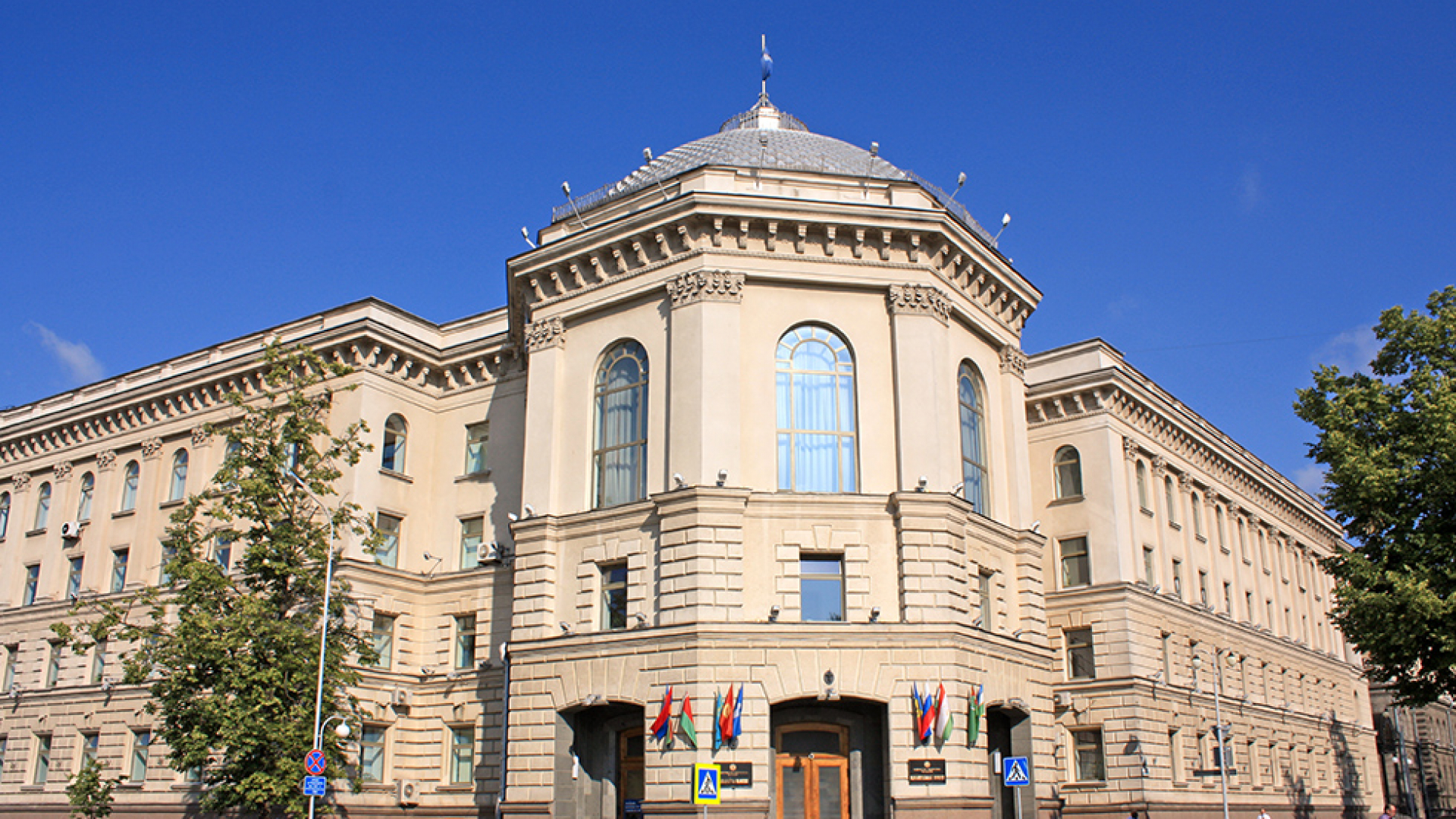 Bakalavriat, magistratura va doktorantura talabalari uchun Ruminiyaning Buxarest shahrida 2 haftalik yozgi maktab