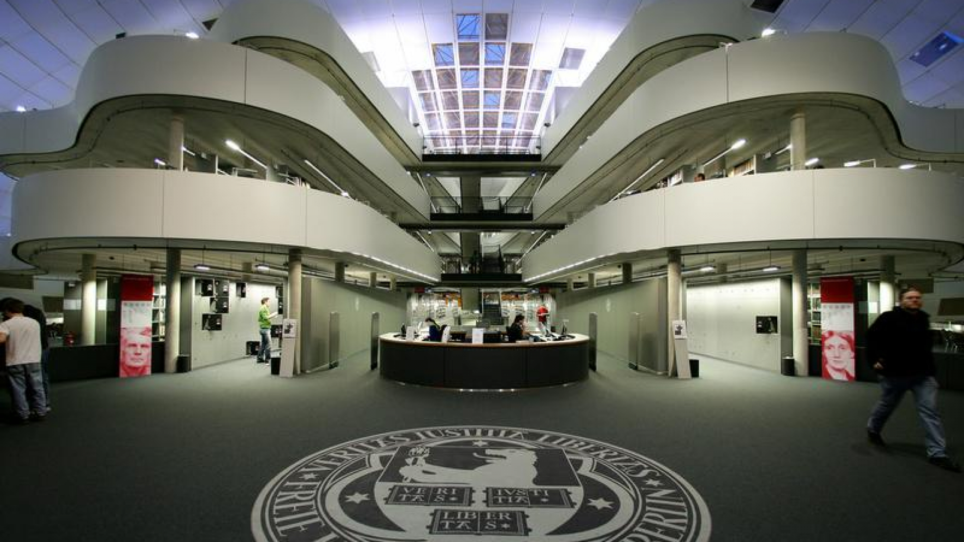 Berlin ozodlik universitetida istalgan yoʻnalish boʻyicha bakalavr va magistraturada oʻqish uchun The Deutschlandstipendium scholarship dasturi