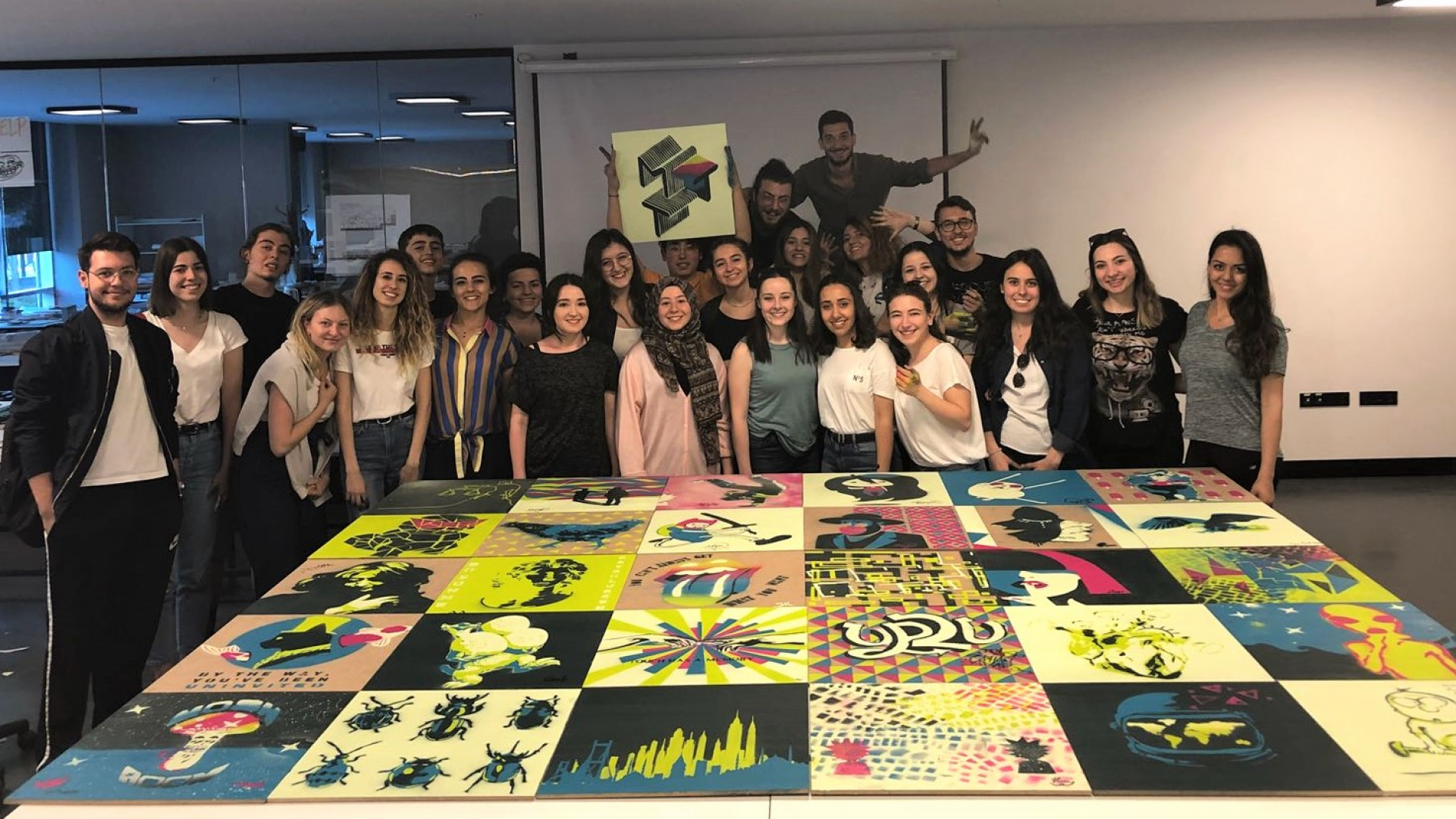 Rassomlar uchun Miro Mallorka fondi tomonidan tashkil etilgan Joan Miro Graphic Art Workshops 2022 dasturida qatnashish uchun grant. Moddiy yordam -  €1,500