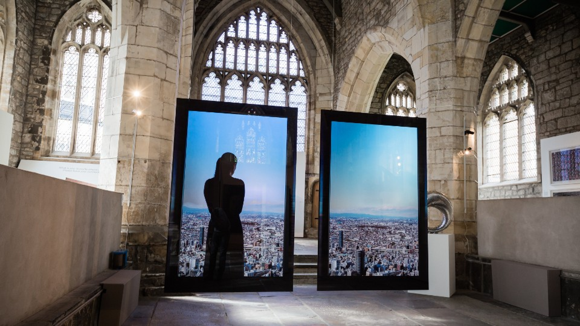 Tasviriy sanʼatning istalgan turida va istalgan mavzusida ijodiy ishlarni koʻrgazma qilish imkoniyati — The Aesthetica Art Prize. Bosh sovrin — £10,000!
