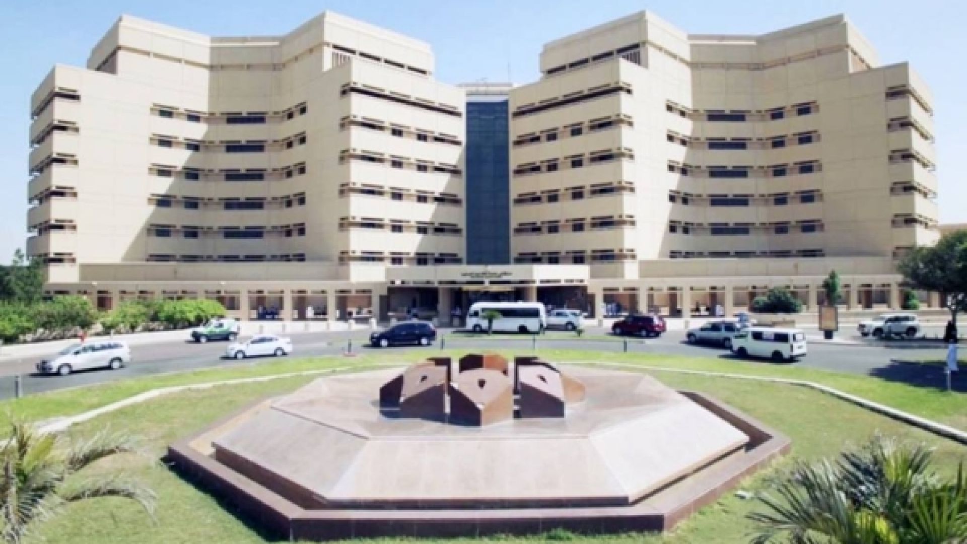 Saudiya Arabistonidagi King Abdulaziz universitetida barcha bosqich va istalgan sohada o'qish uchun toʻliq moliyalashtiriluvchi grant
