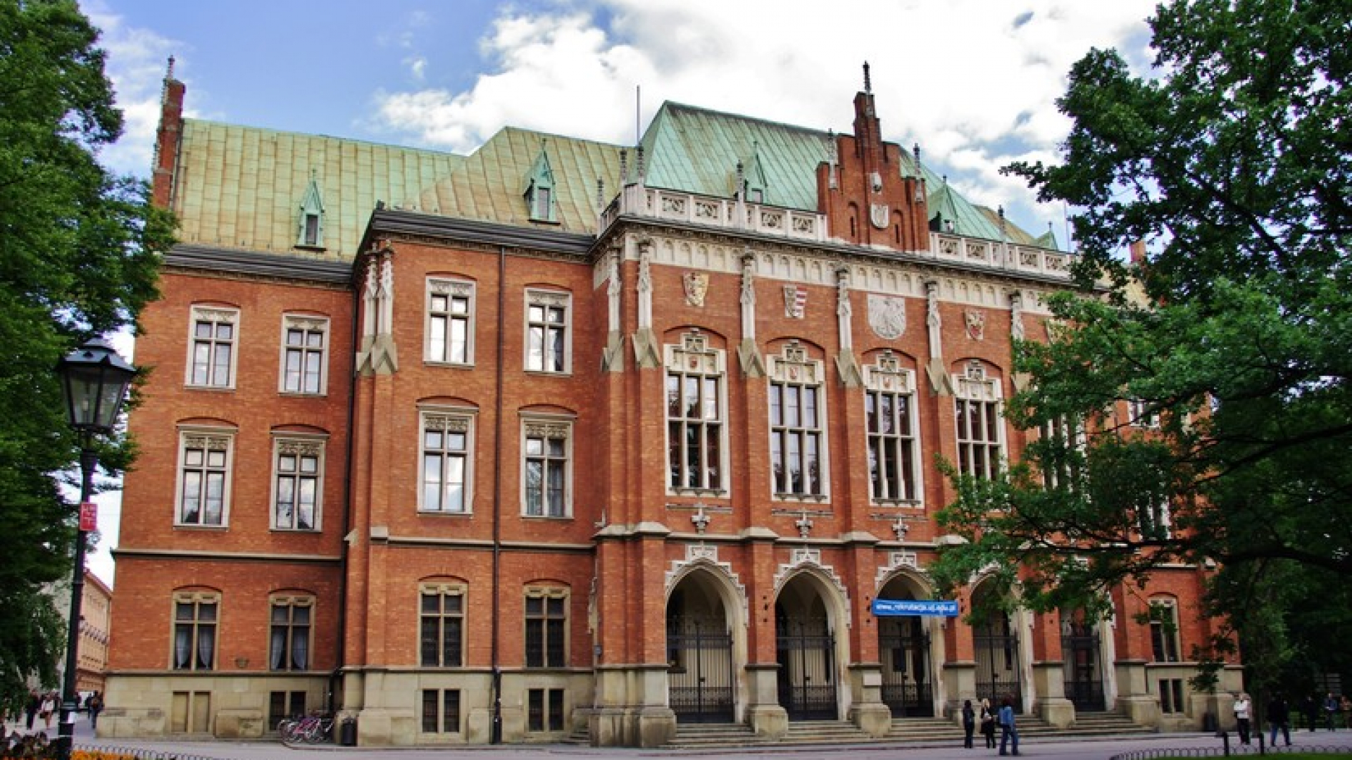 Bakalavr, magistratura va doktorantura talabalari uchun Jagiellonian universitetidan Polshada 10 kunlik bepul yozgi maktab. Stipendiya miqdori — $950