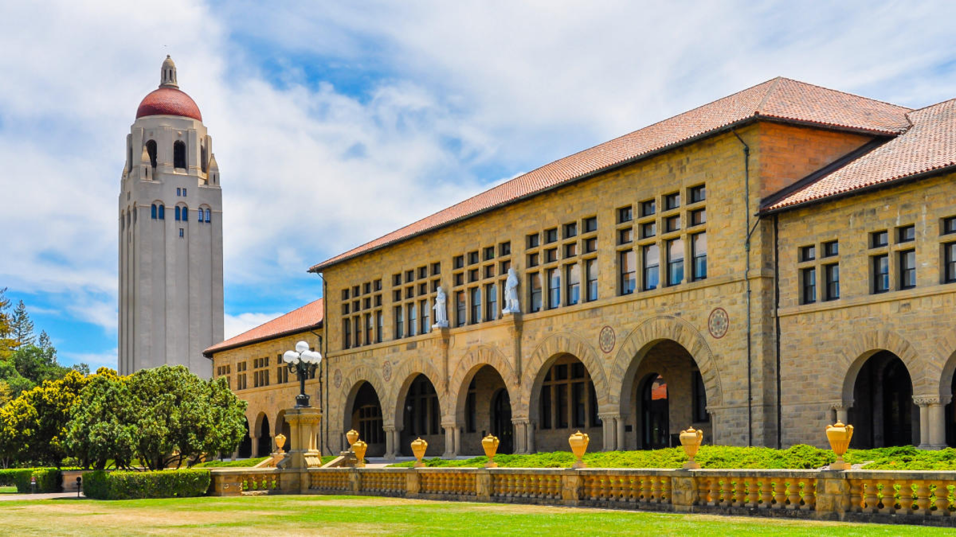 Stanford universitetida magistratura va PhD bosqichlari uchun toʻliq moliyalashtiriluvchi Knight-Hennessy Scholars granti