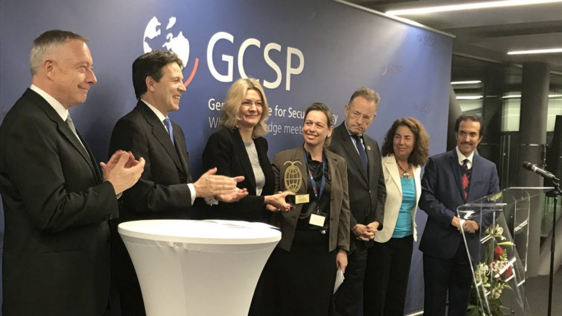 Geneva Centre for Security Policy (GCSP) tomonidan barqaror xavfsizlik sohasi boʻyicha xalqaro loyihalar onlayn tanlovi. Mukofot — $10,000