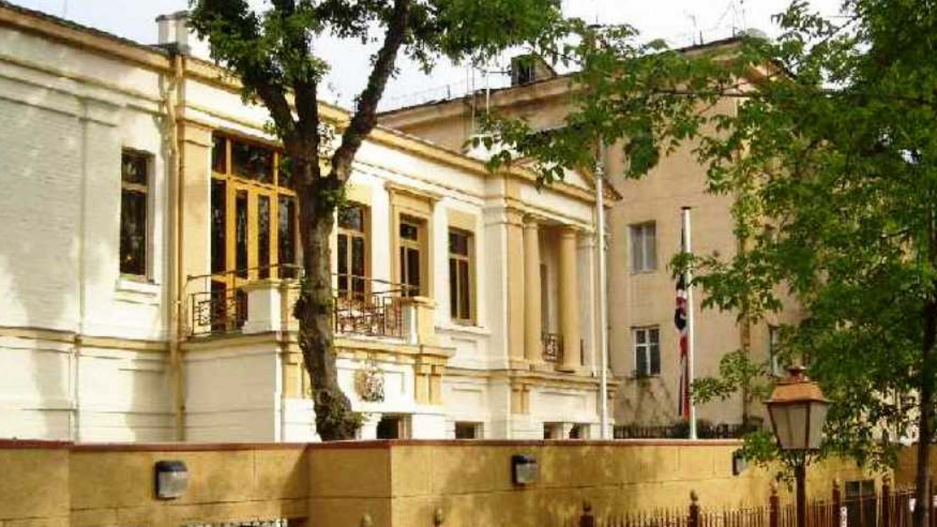 Buyuk Britaniyaning Toshkentdagi elchixonasida korporativ xizmatlar sohasida ishlash va tajriba orttirish imkoniyati