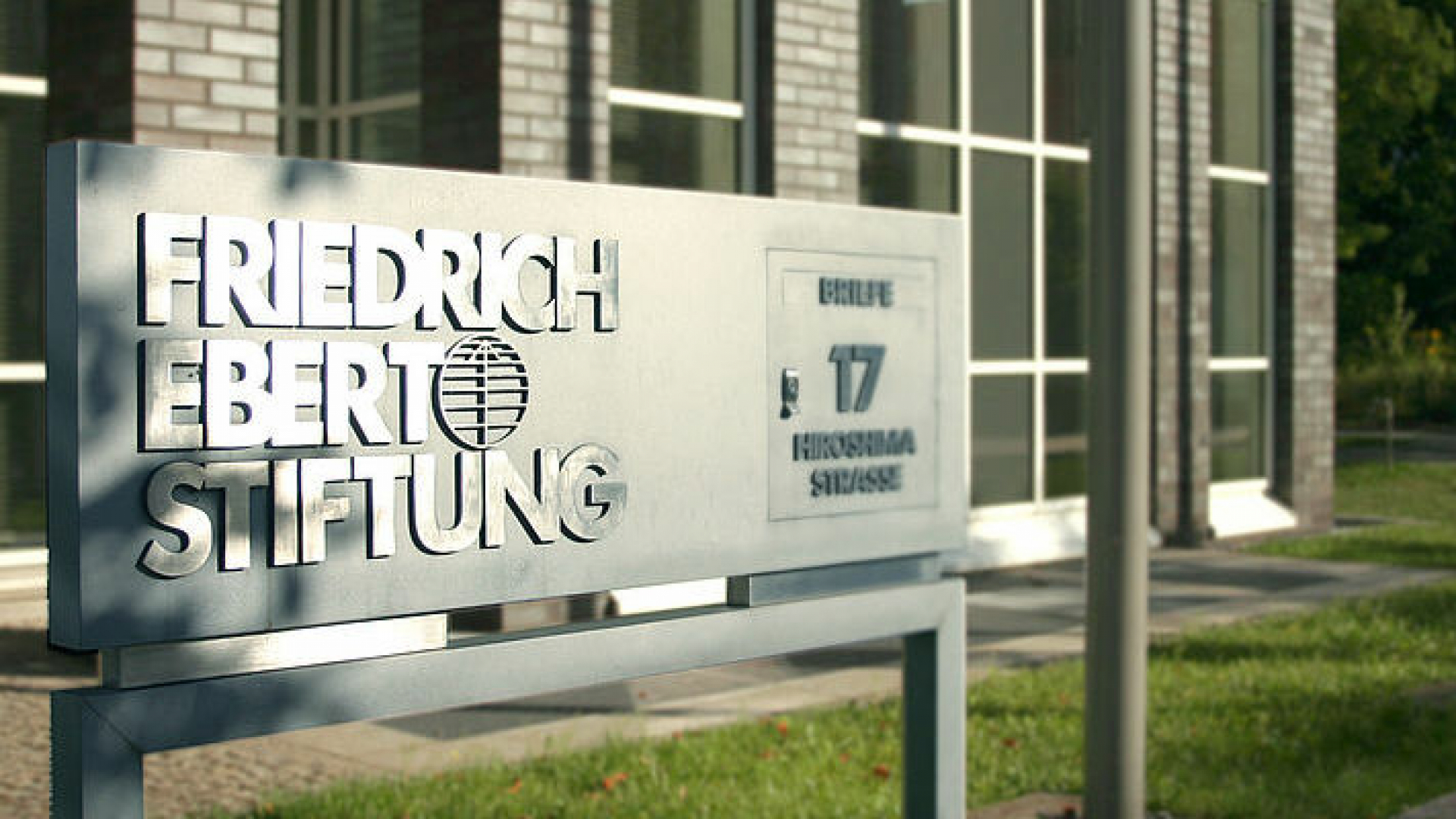 Istalgan soha bo'yicha Germaniya universitetlariga qabul qilingan barcha bosqich talabalari uchun Friedrich Ebert Foundation Scholarship dasturi 