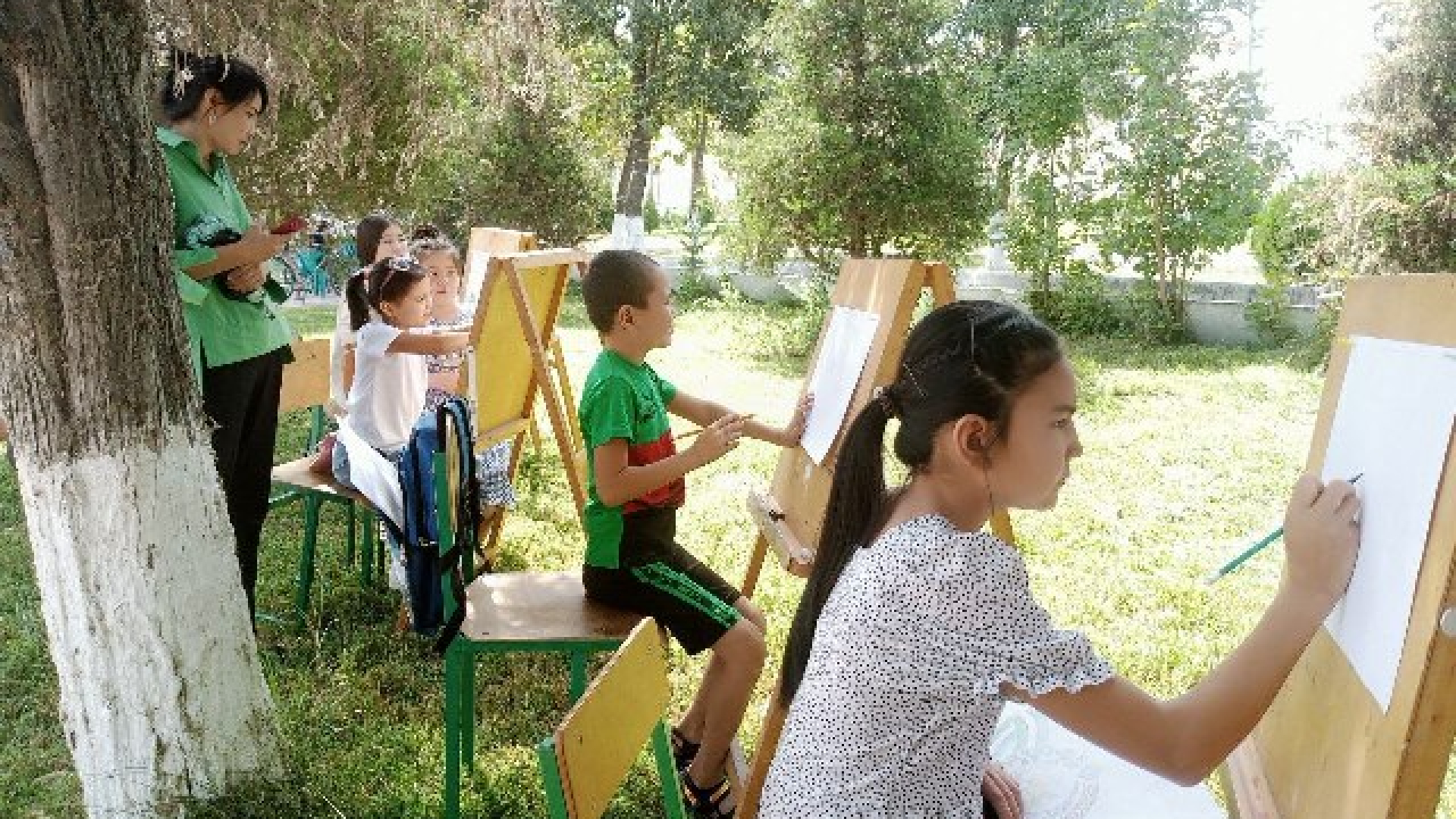 7-30 yosh oralig’idagi yoshlar uchun “Ranglar jilosida — ona diyor” rasmlar tanlovi