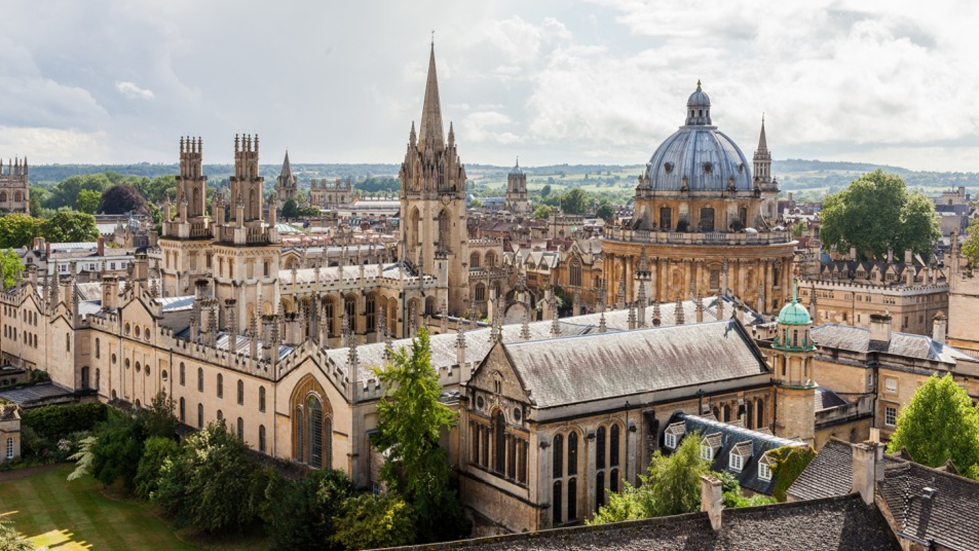 Buyuk Britaniyaning Oksford universitetida bakalavr bosqichini toʻliq moliyalashtirilgan holda oʻqish imkoniyatini beruvchi Reach Oxford Scholarship dasturi